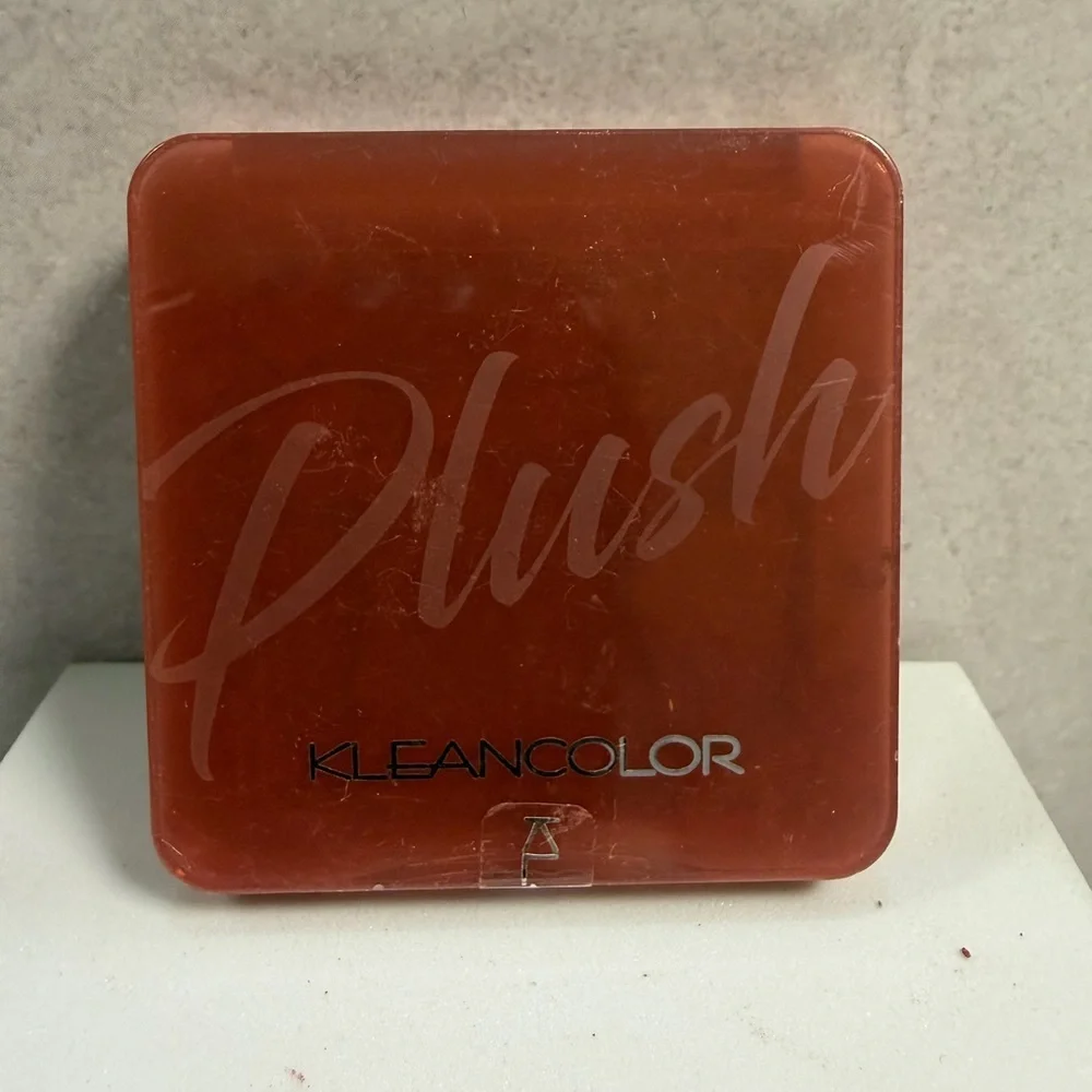 🩷5/$10 Kleancolor Peachy Pink Blush Compact